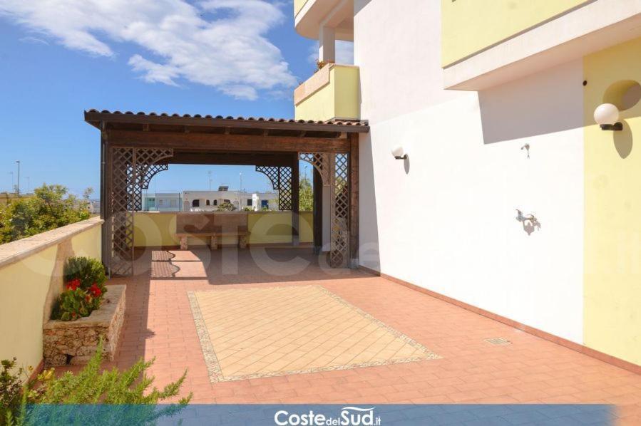 Case Vacanze Vista Mare Torre Pali Exteriör bild
